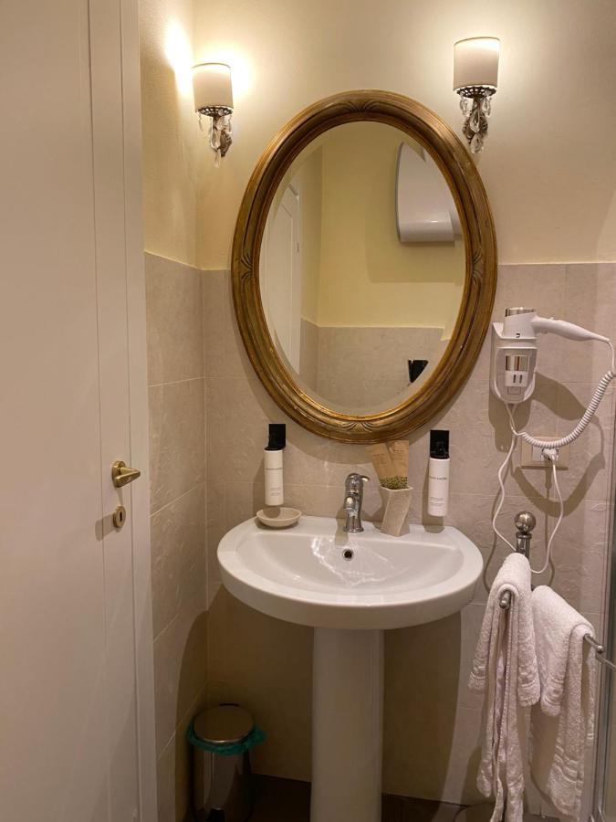 Palazzo Lari Sarzana Hotel Eksteriør billede