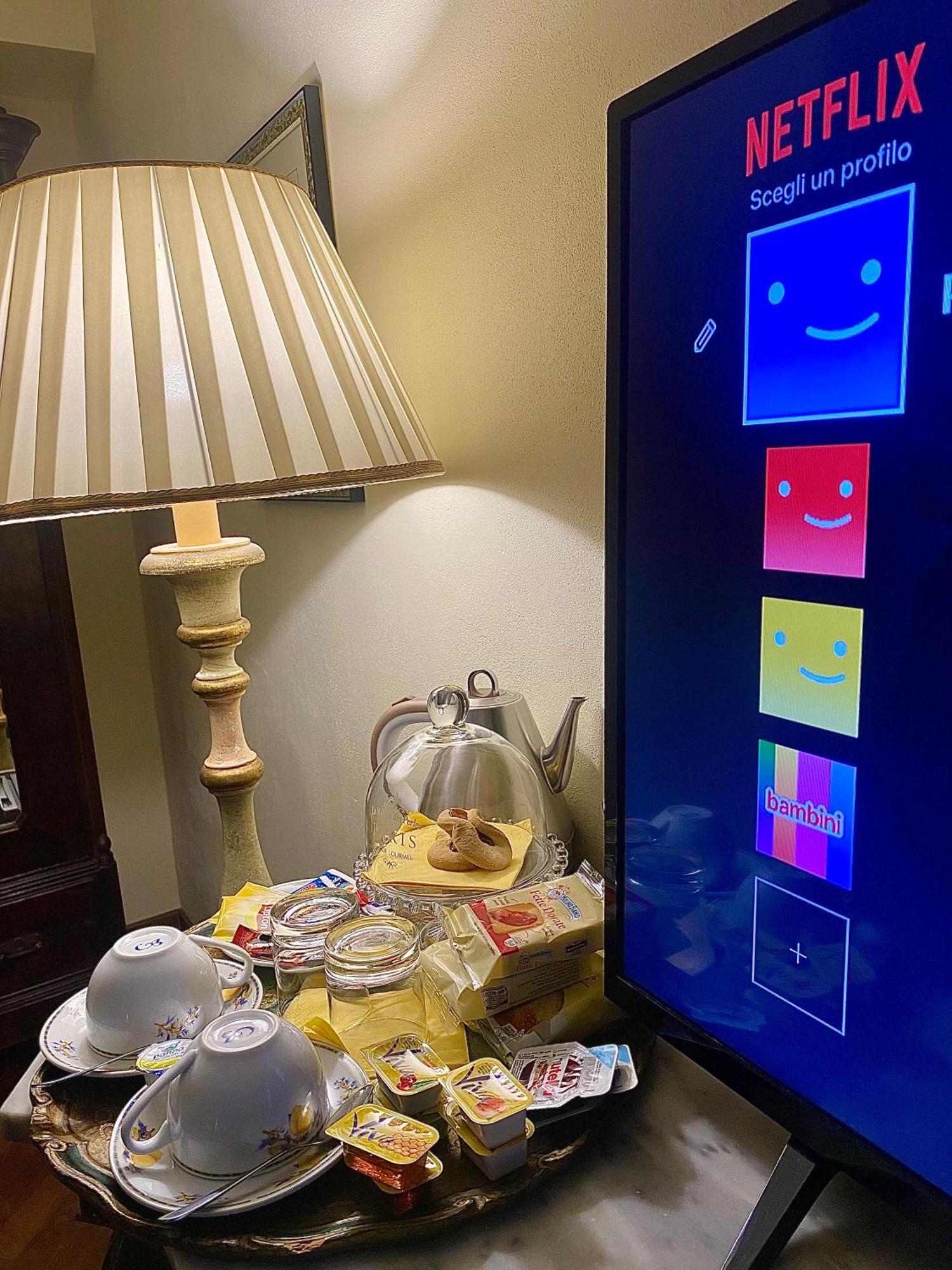 Palazzo Lari Sarzana Hotel Eksteriør billede
