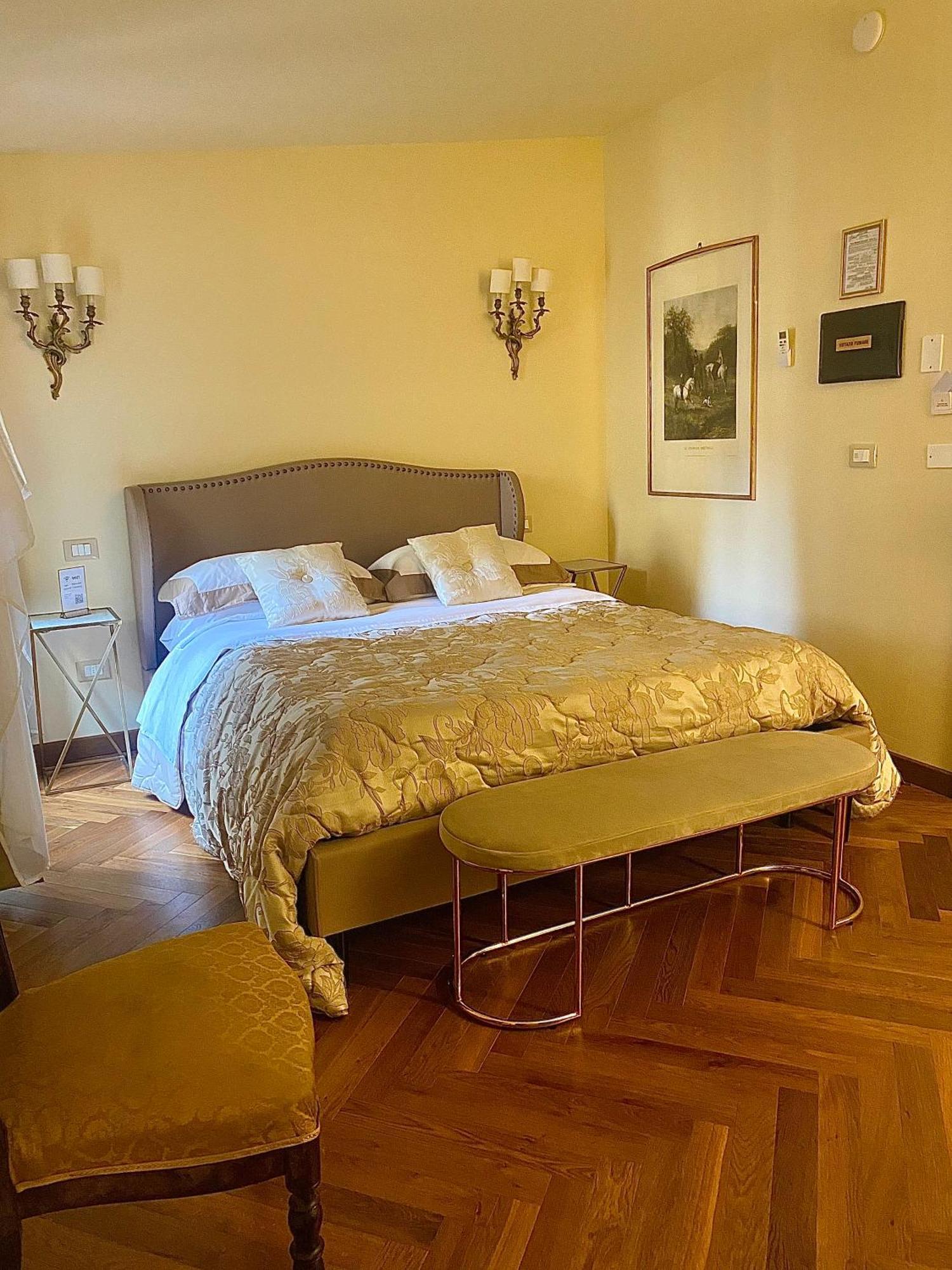 Palazzo Lari Sarzana Hotel Eksteriør billede