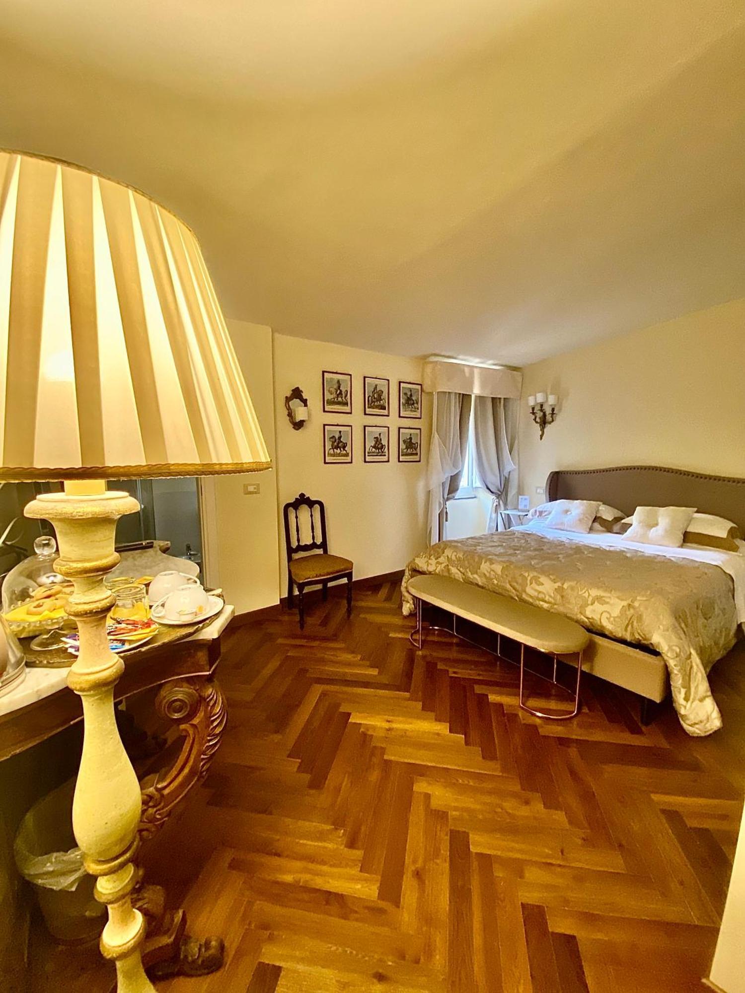 Palazzo Lari Sarzana Hotel Eksteriør billede