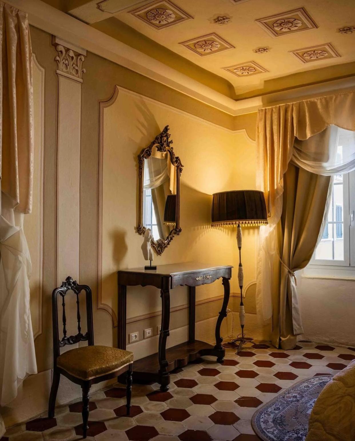 Palazzo Lari Sarzana Hotel Eksteriør billede
