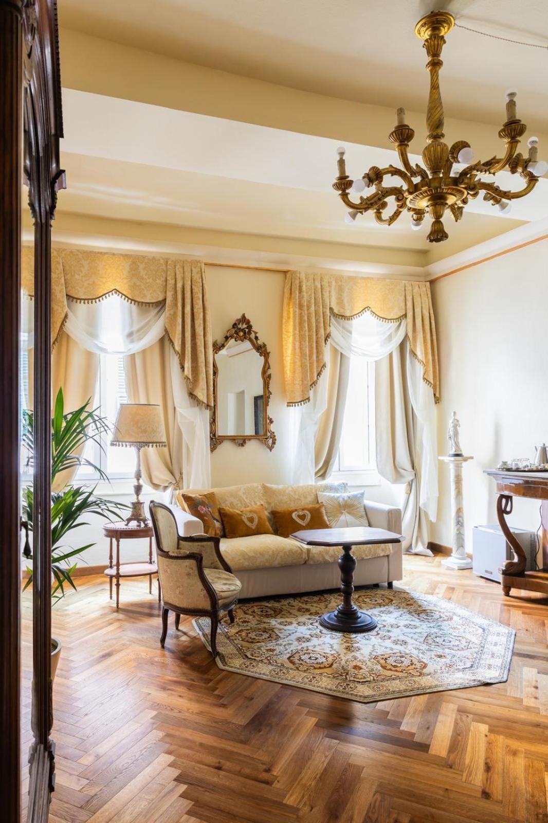 Palazzo Lari Sarzana Hotel Eksteriør billede