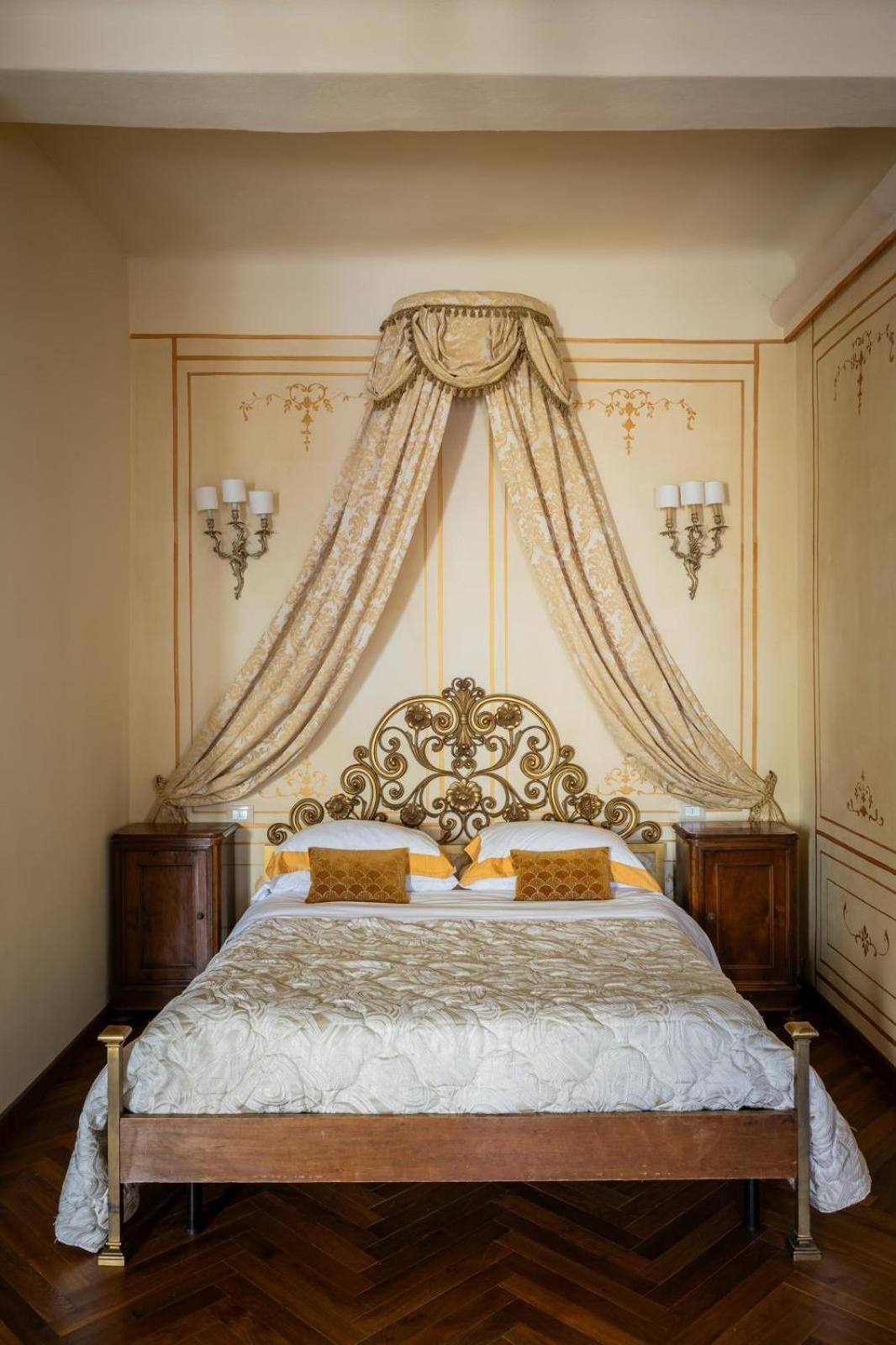 Palazzo Lari Sarzana Hotel Eksteriør billede