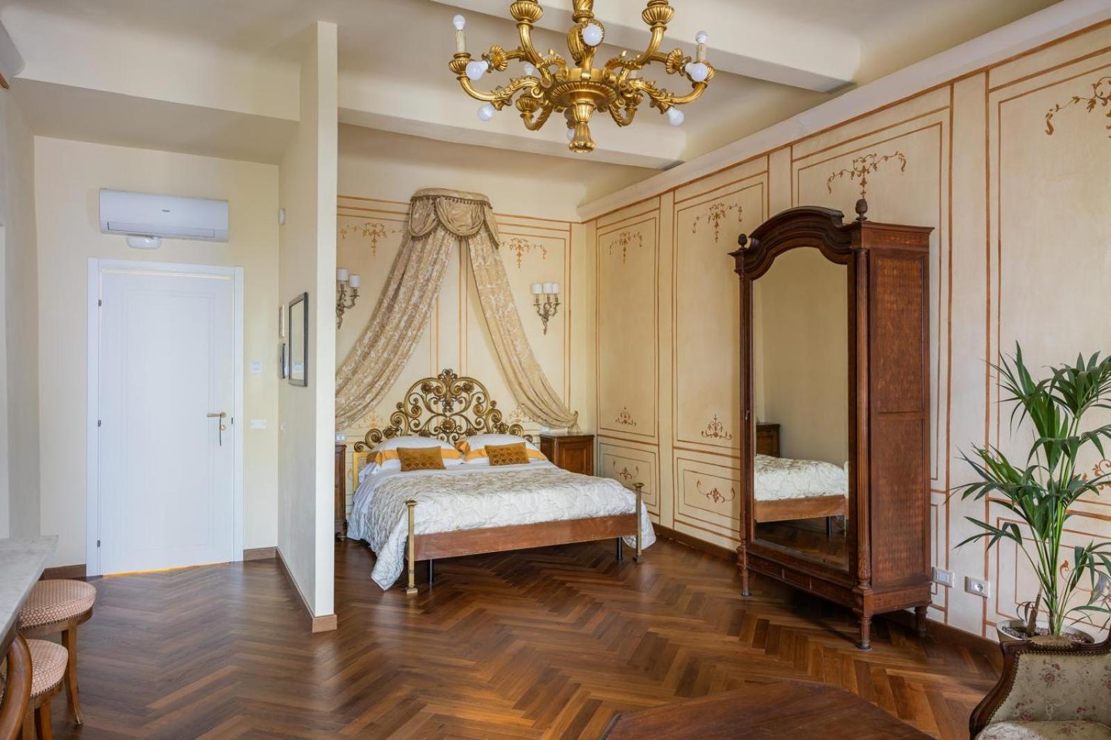 Palazzo Lari Sarzana Hotel Eksteriør billede