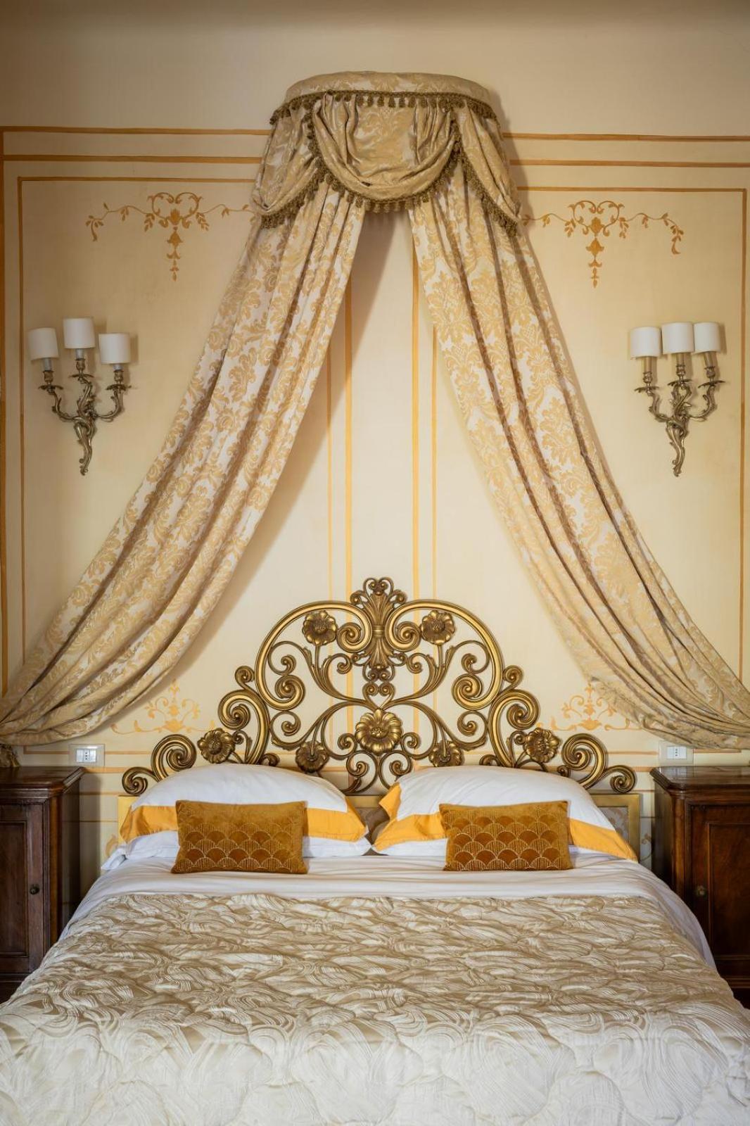 Palazzo Lari Sarzana Hotel Eksteriør billede