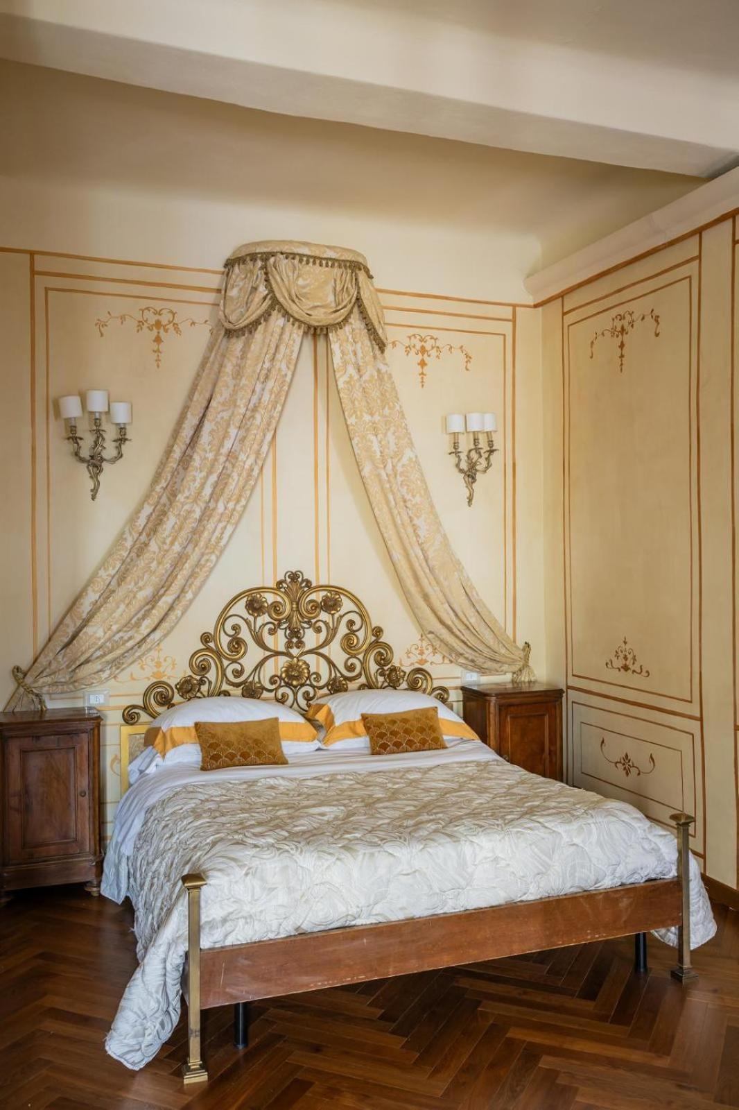 Palazzo Lari Sarzana Hotel Eksteriør billede